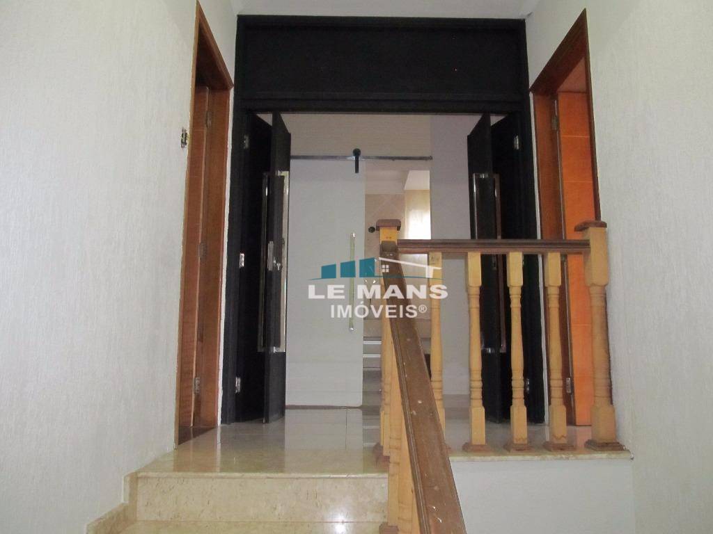 Casa à venda com 3 quartos, 210m² - Foto 9