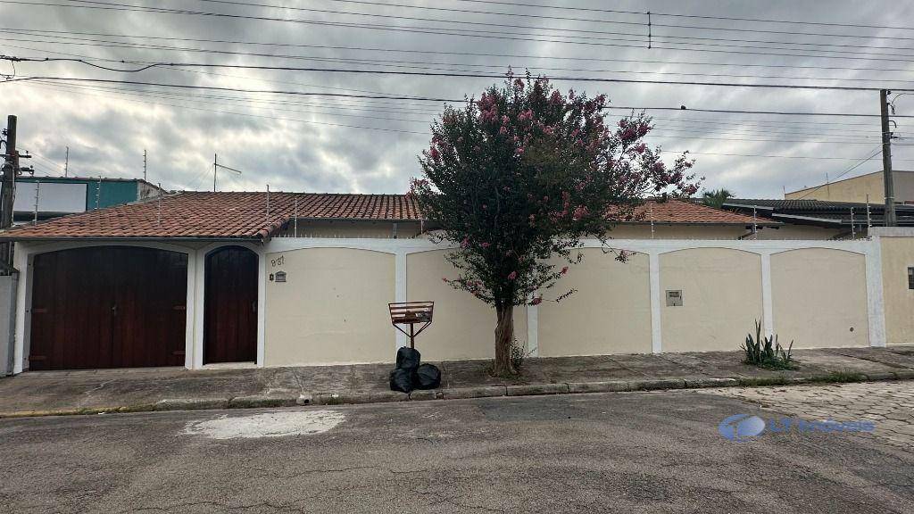 Casa para alugar com 3 quartos, 152m² - Foto 2