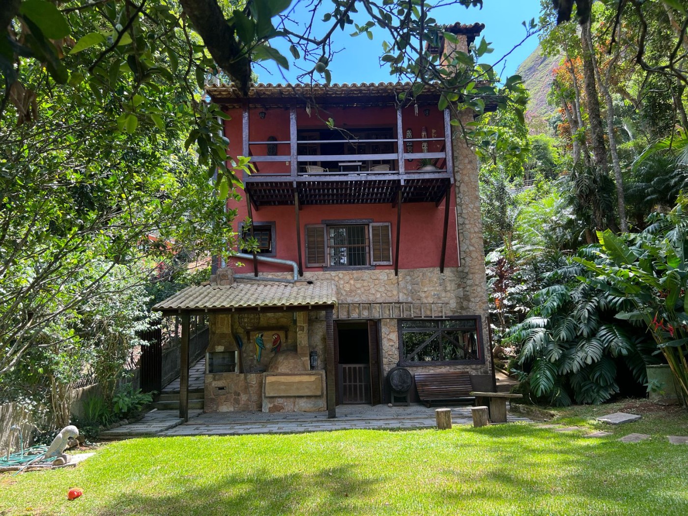 Casa à venda com 3 quartos, 299m² - Foto 2
