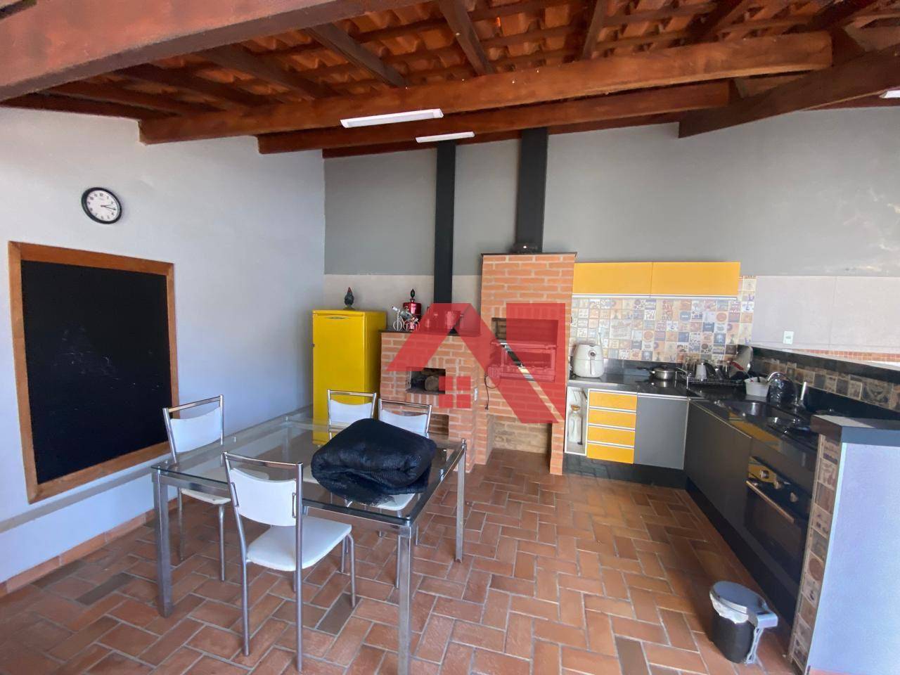 Casa à venda com 3 quartos, 228m² - Foto 6