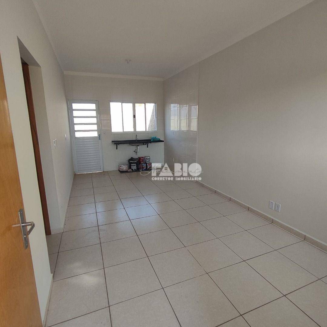 Casa, 2 quartos, 82 m² - Foto 1