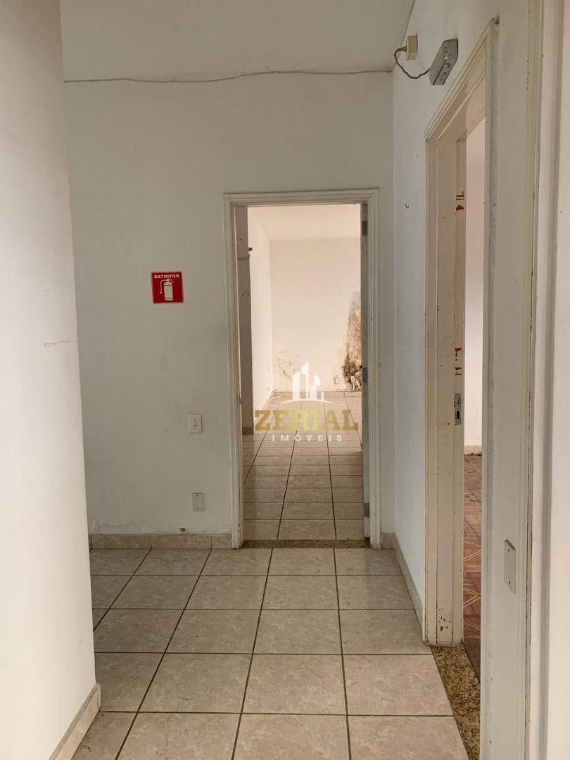 Casa para alugar com 5 quartos, 300m² - Foto 10