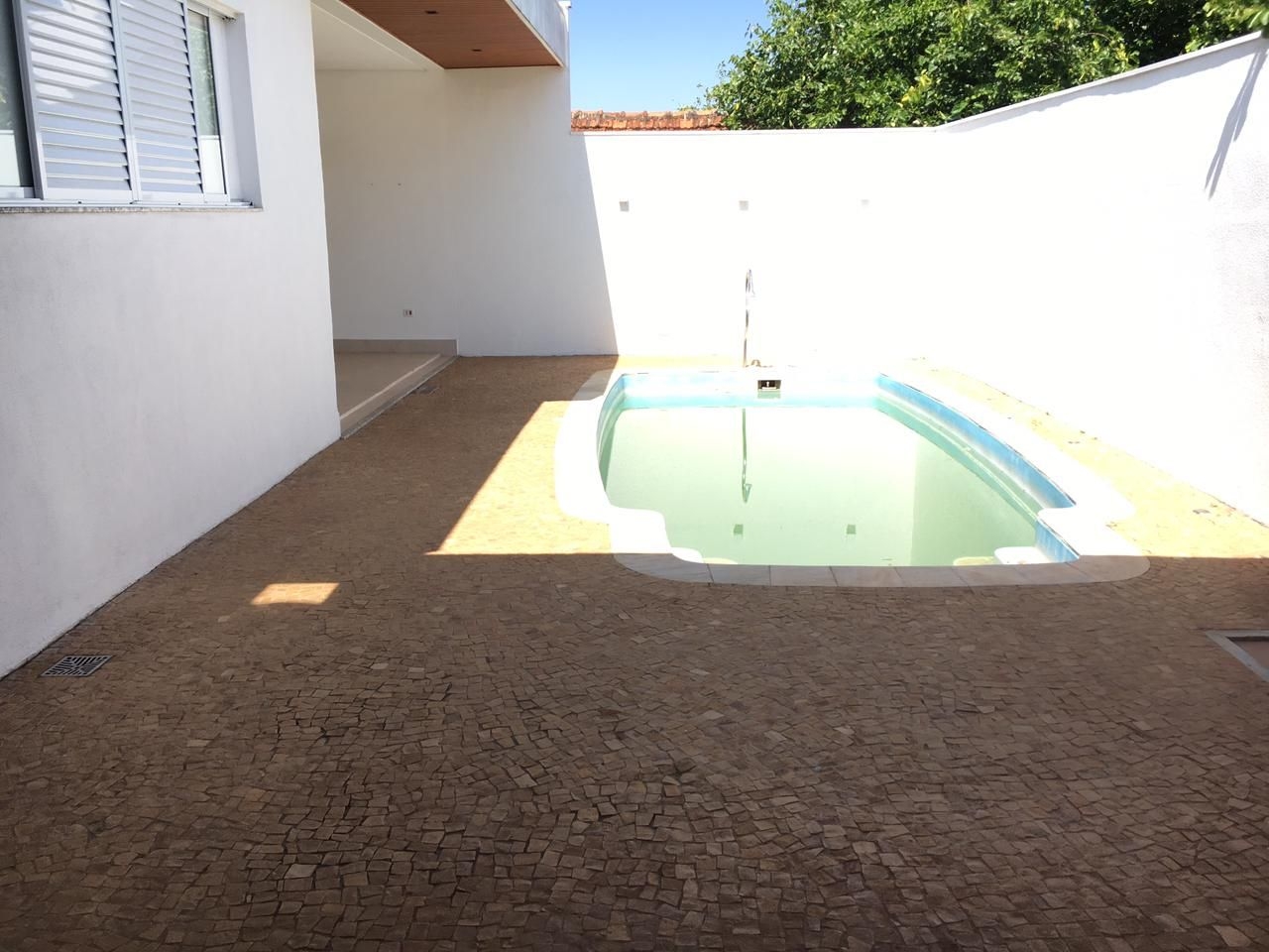 Casa para alugar com 4 quartos, 280m² - Foto 3