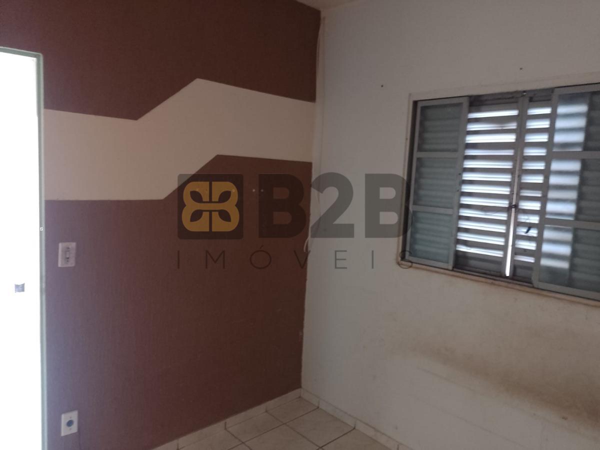 Casa à venda com 2 quartos, 150m² - Foto 1