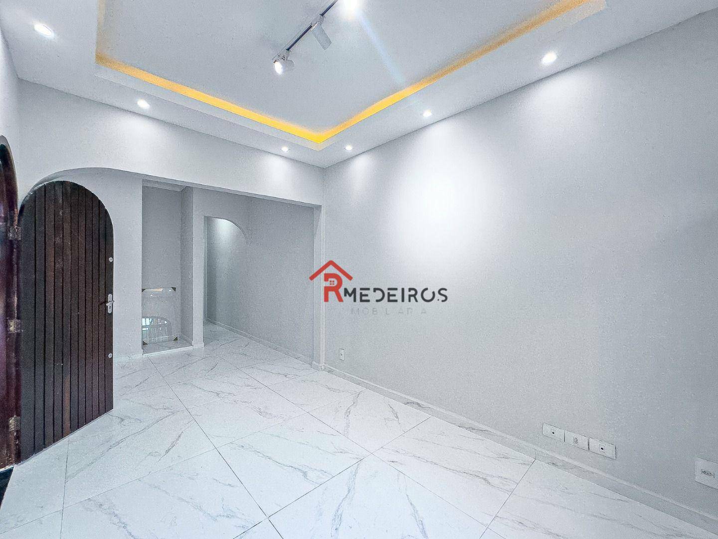 Casa à venda com 2 quartos, 108m² - Foto 3