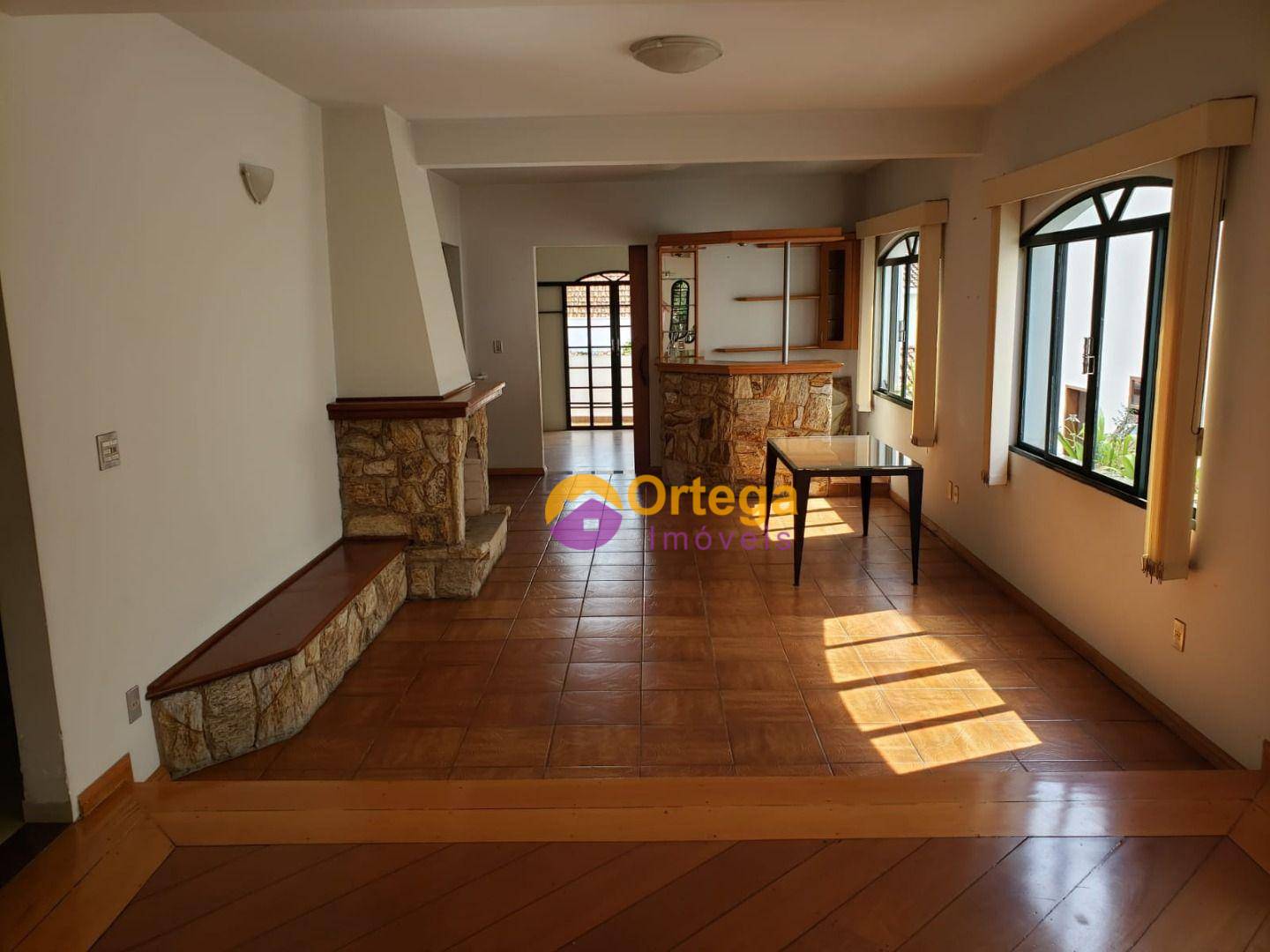 Sobrado para alugar com 5 quartos, 350m² - Foto 2