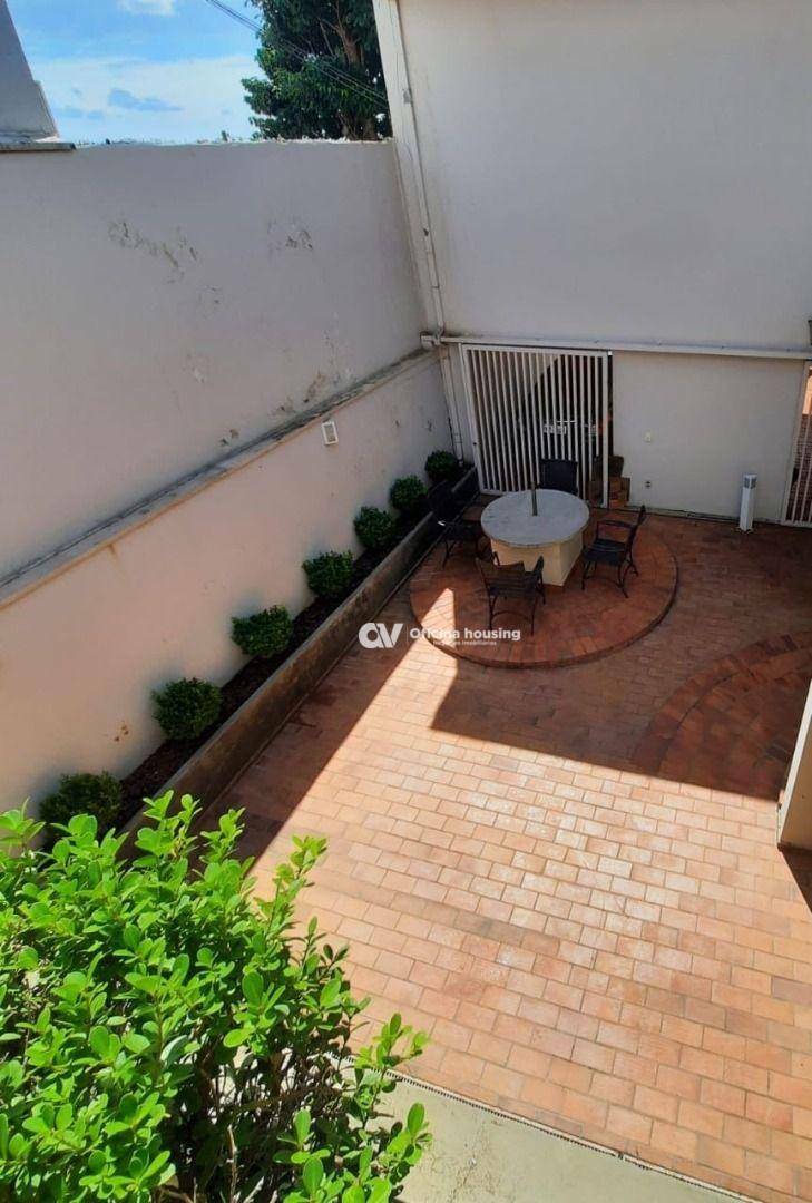 Sobrado à venda com 3 quartos, 382m² - Foto 2