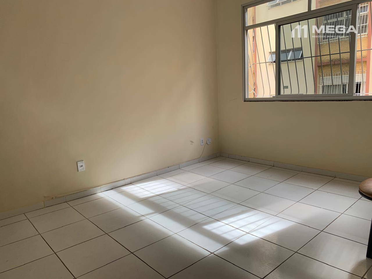 Apartamento à venda com 3 quartos, 80m² - Foto 3