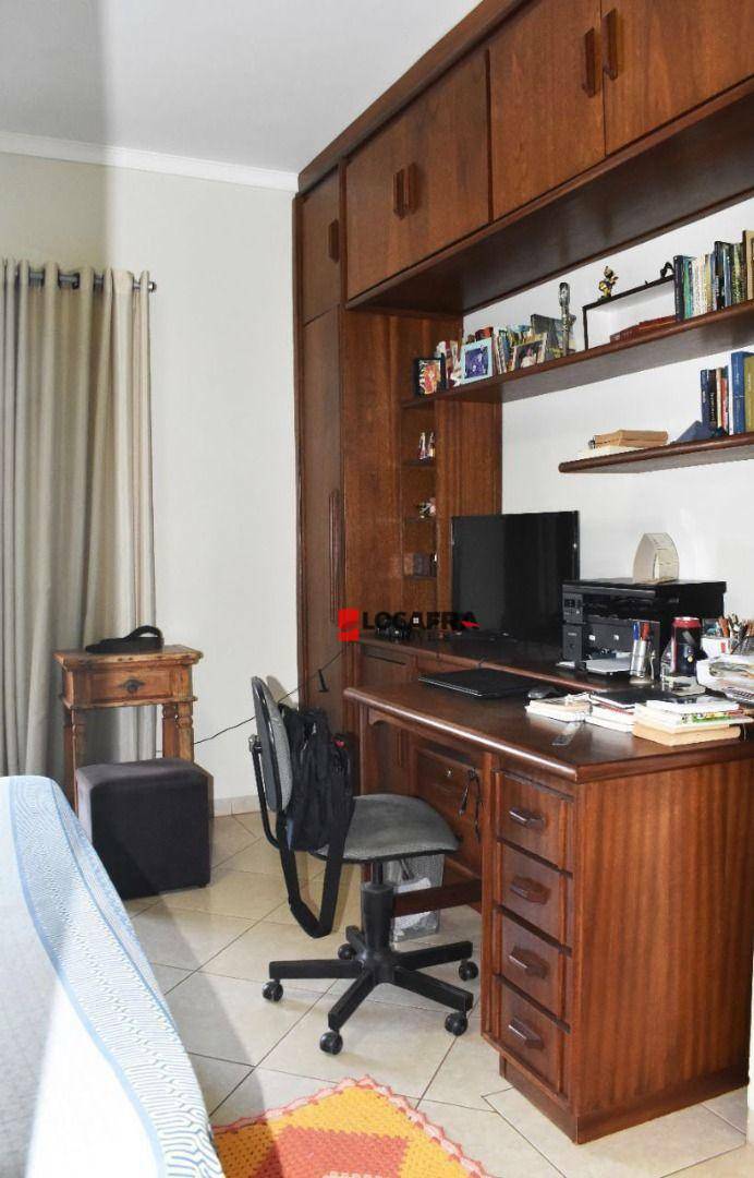 Casa à venda com 3 quartos, 230m² - Foto 16