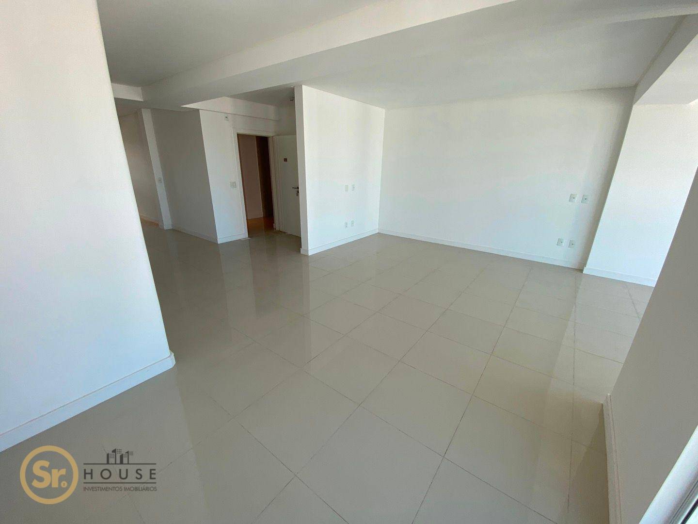 Apartamento à venda com 3 quartos, 135m² - Foto 4