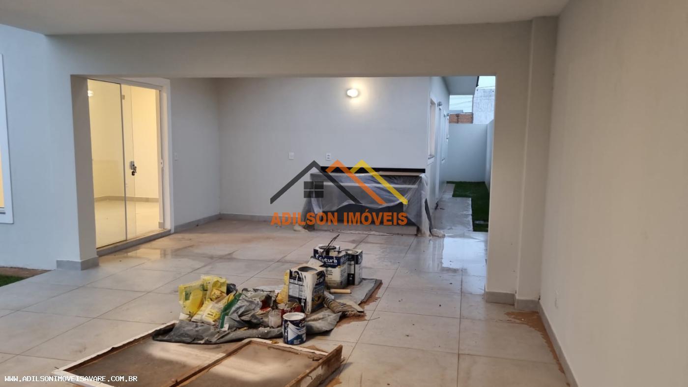 Casa à venda com 3 quartos, 212m² - Foto 3