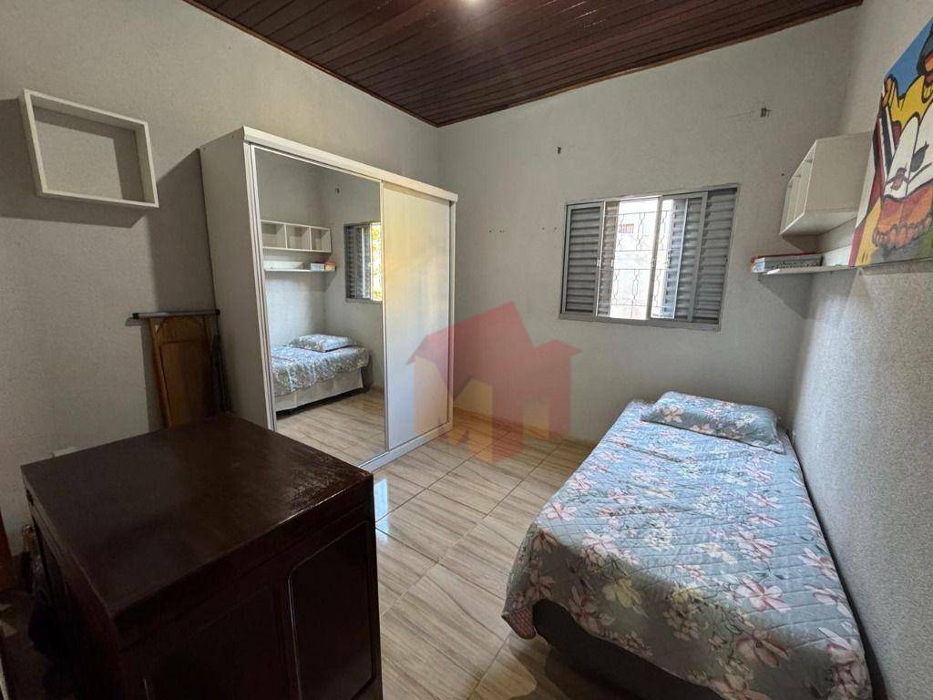 Casa à venda com 5 quartos, 200m² - Foto 11