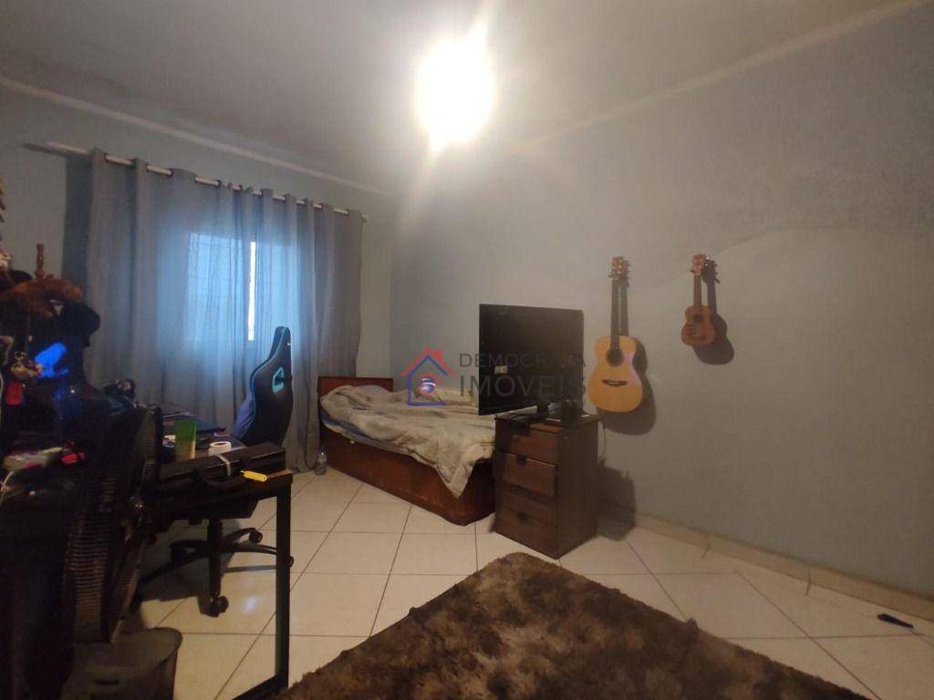 Sobrado à venda com 3 quartos, 237m² - Foto 14