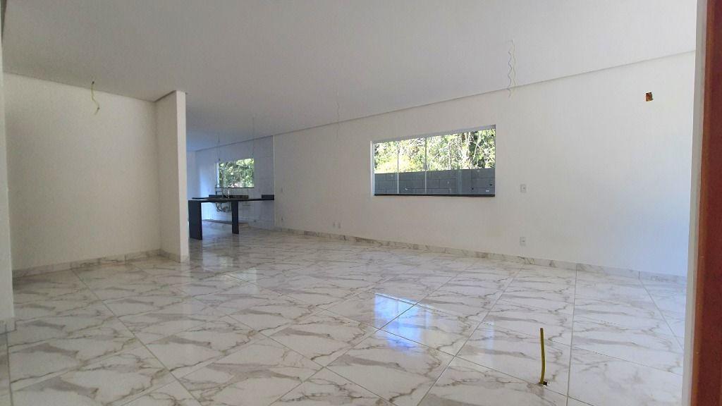 Casa à venda com 4 quartos, 212m² - Foto 5