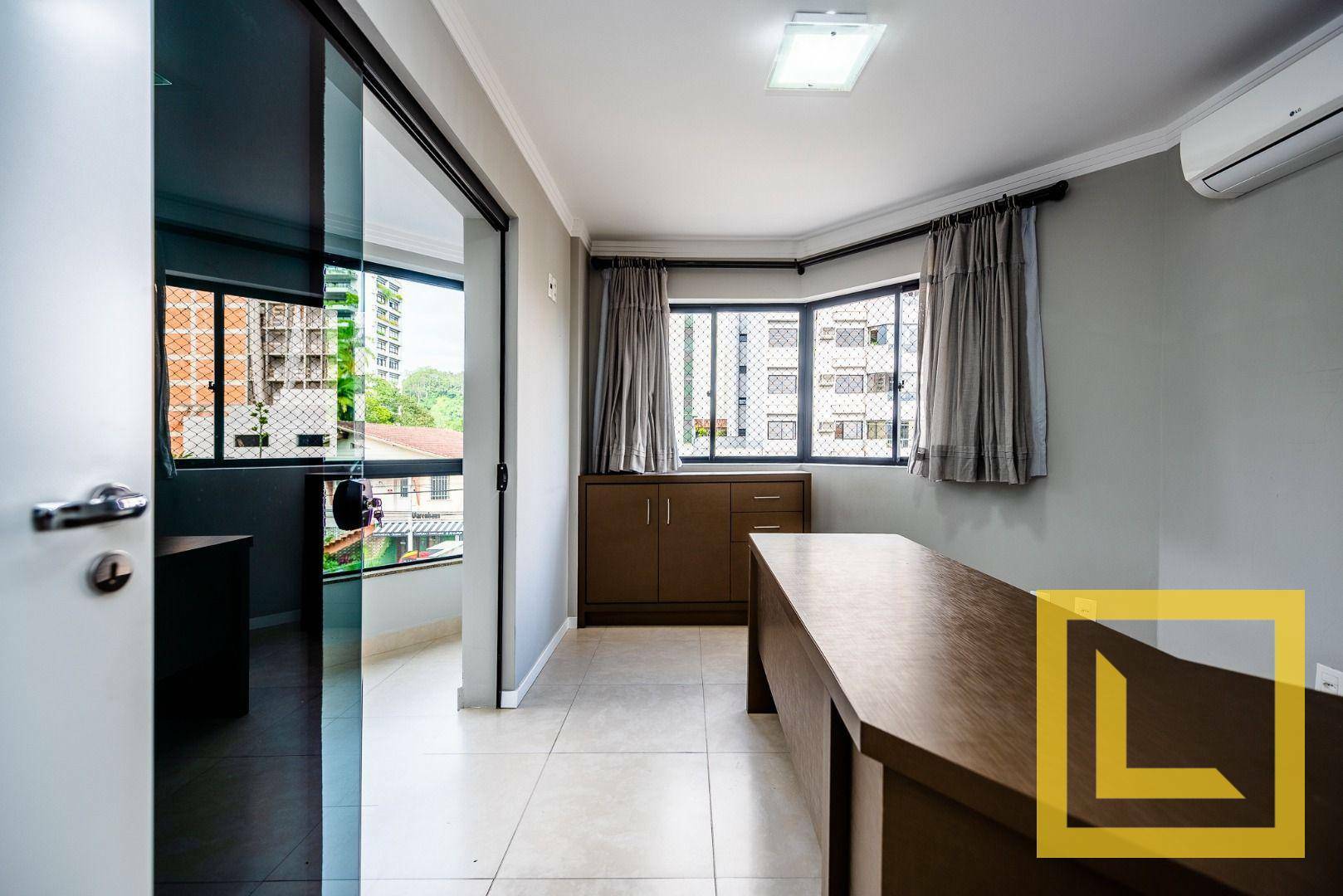 Apartamento à venda com 3 quartos, 234m² - Foto 10