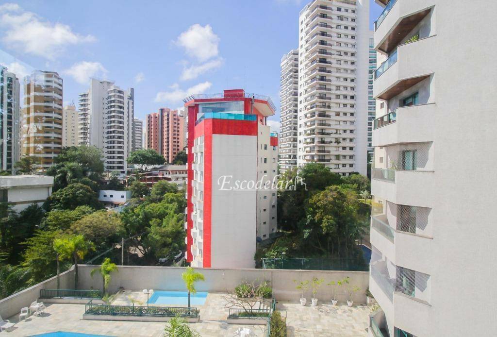 Apartamento à venda com 4 quartos, 300m² - Foto 2