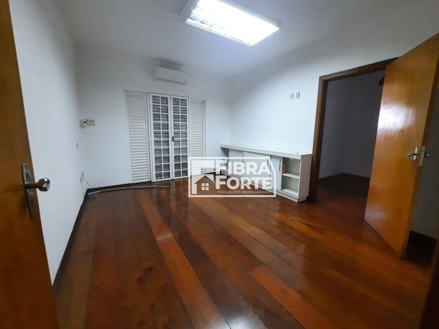 Casa para alugar com 5 quartos, 420m² - Foto 31