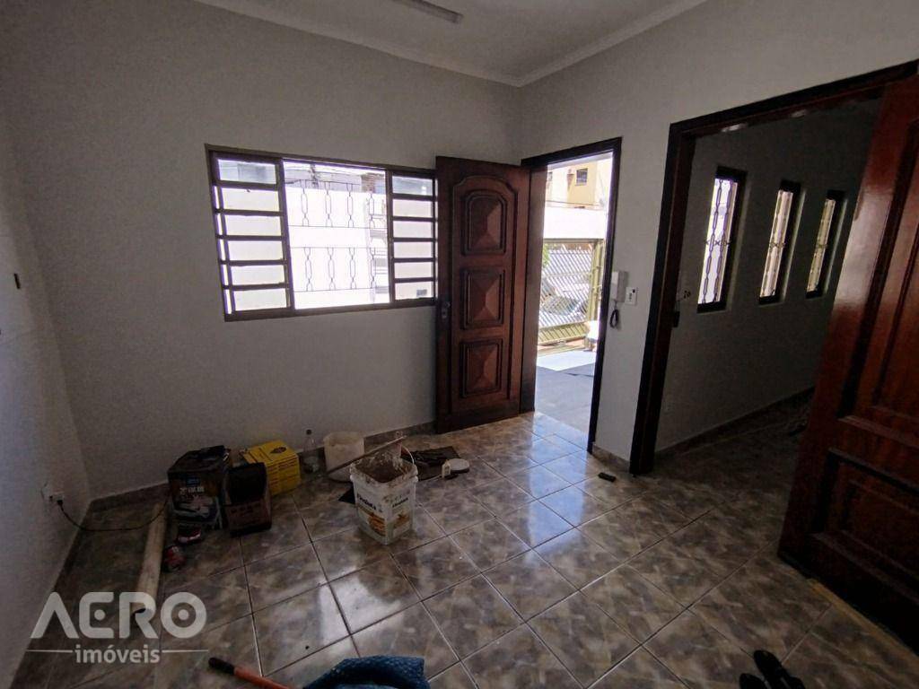 Casa para alugar com 2 quartos, 150m² - Foto 4