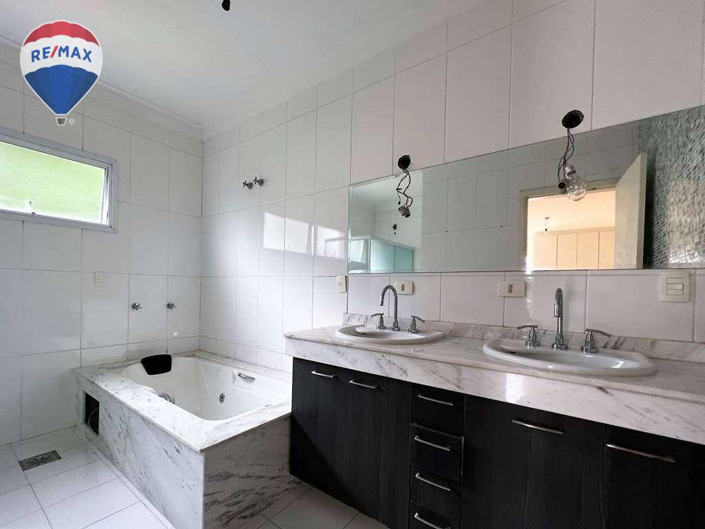 Casa para alugar com 4 quartos, 380m² - Foto 18