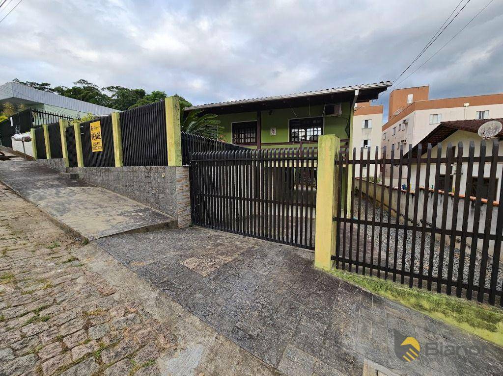 Casa à venda com 3 quartos, 200m² - Foto 1