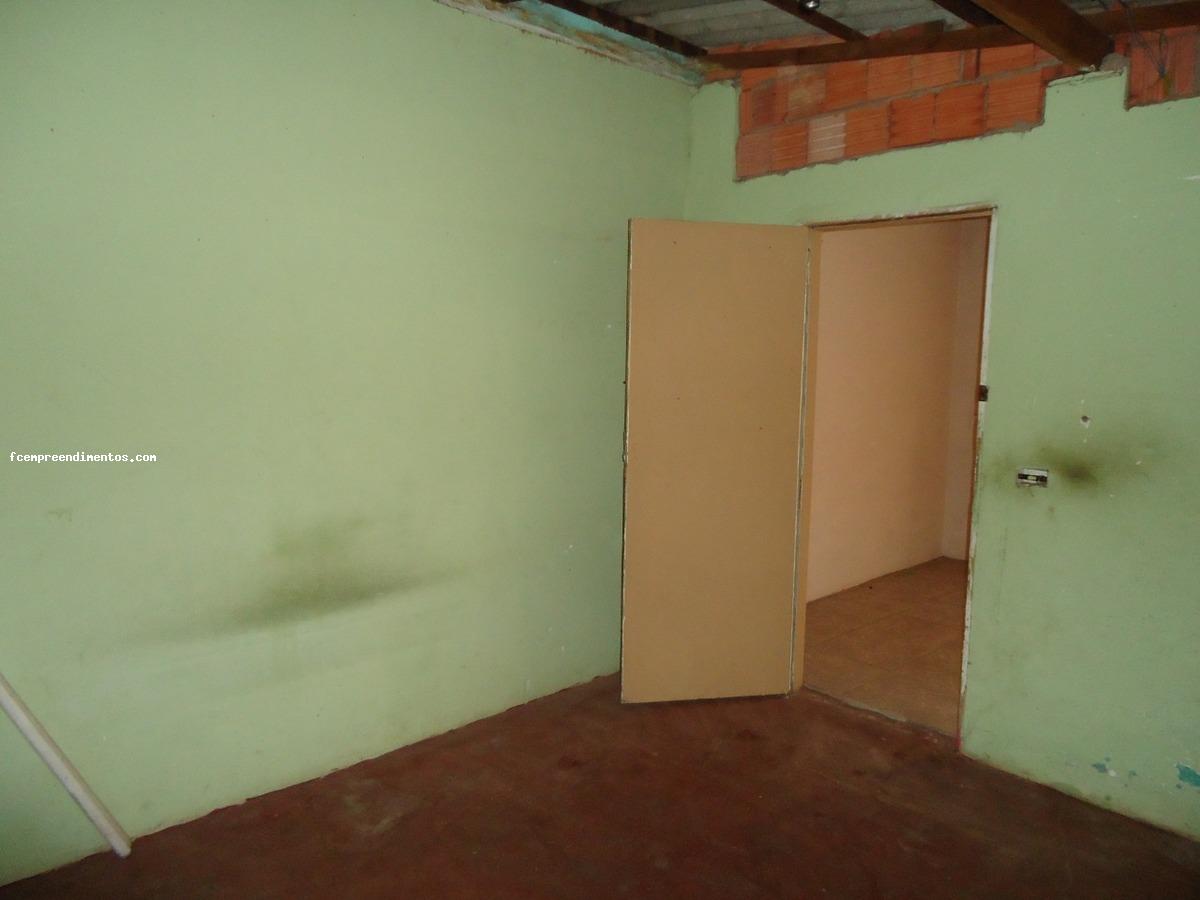 Casa à venda com 3 quartos, 250m² - Foto 2