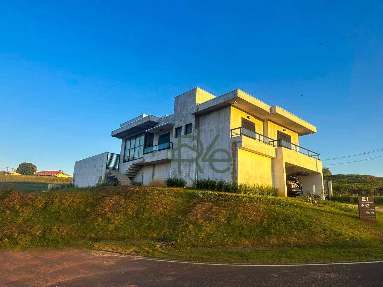 Casa de Condomínio à venda com 4 quartos, 265m² - Foto 1