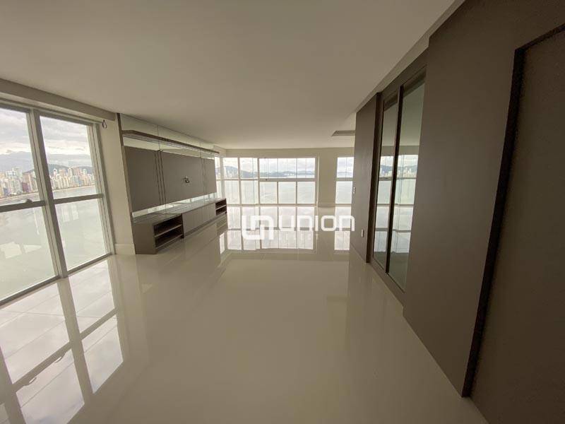 Apartamento à venda com 4 quartos, 237m² - Foto 5