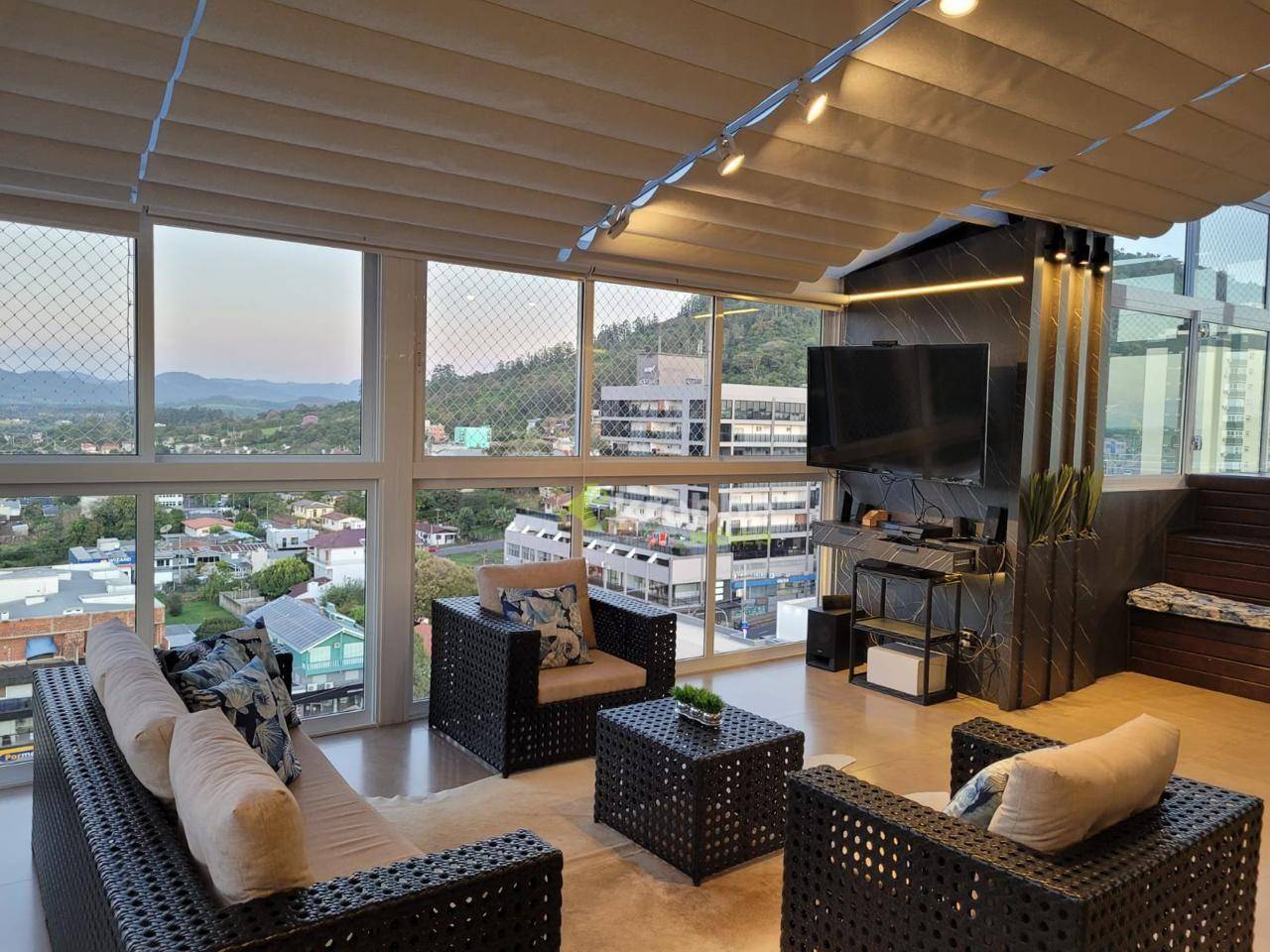 Apartamento, 3 quartos, 216 m² - Foto 1