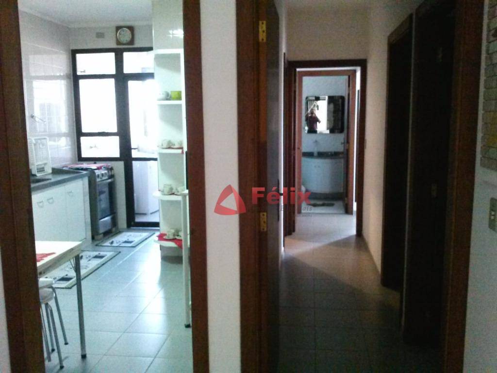 Apartamento à venda com 4 quartos, 196m² - Foto 17