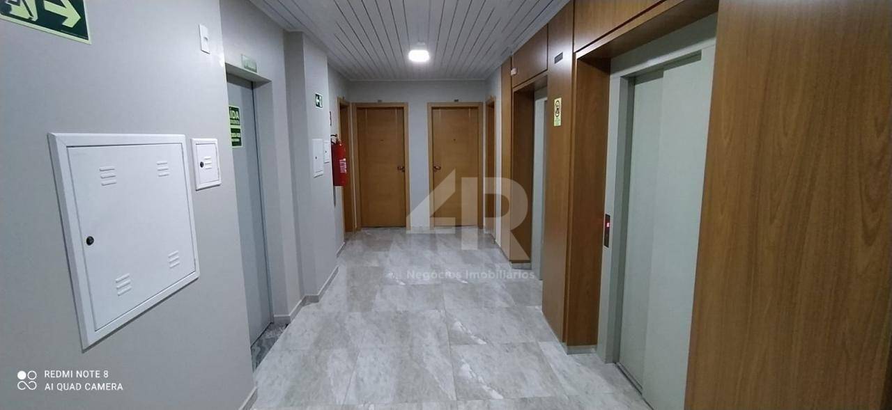 Apartamento à venda com 3 quartos, 204m² - Foto 2