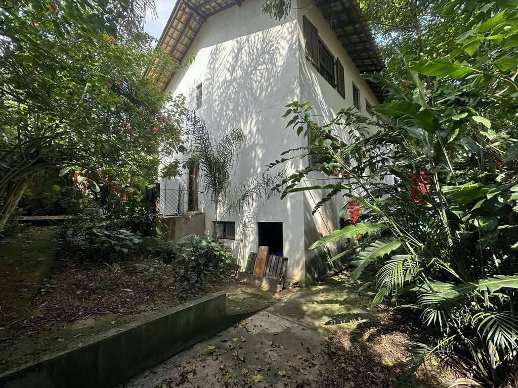 Casa de Condomínio à venda com 4 quartos, 303m² - Foto 1