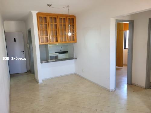 Apartamento à venda com 2 quartos, 62m² - Foto 2