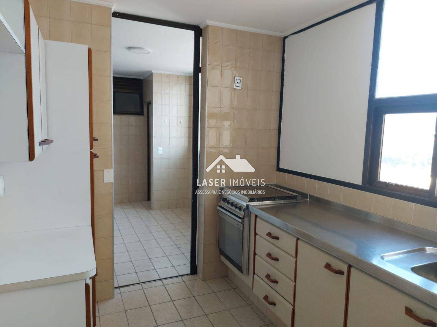 Apartamento para alugar com 3 quartos, 154m² - Foto 3