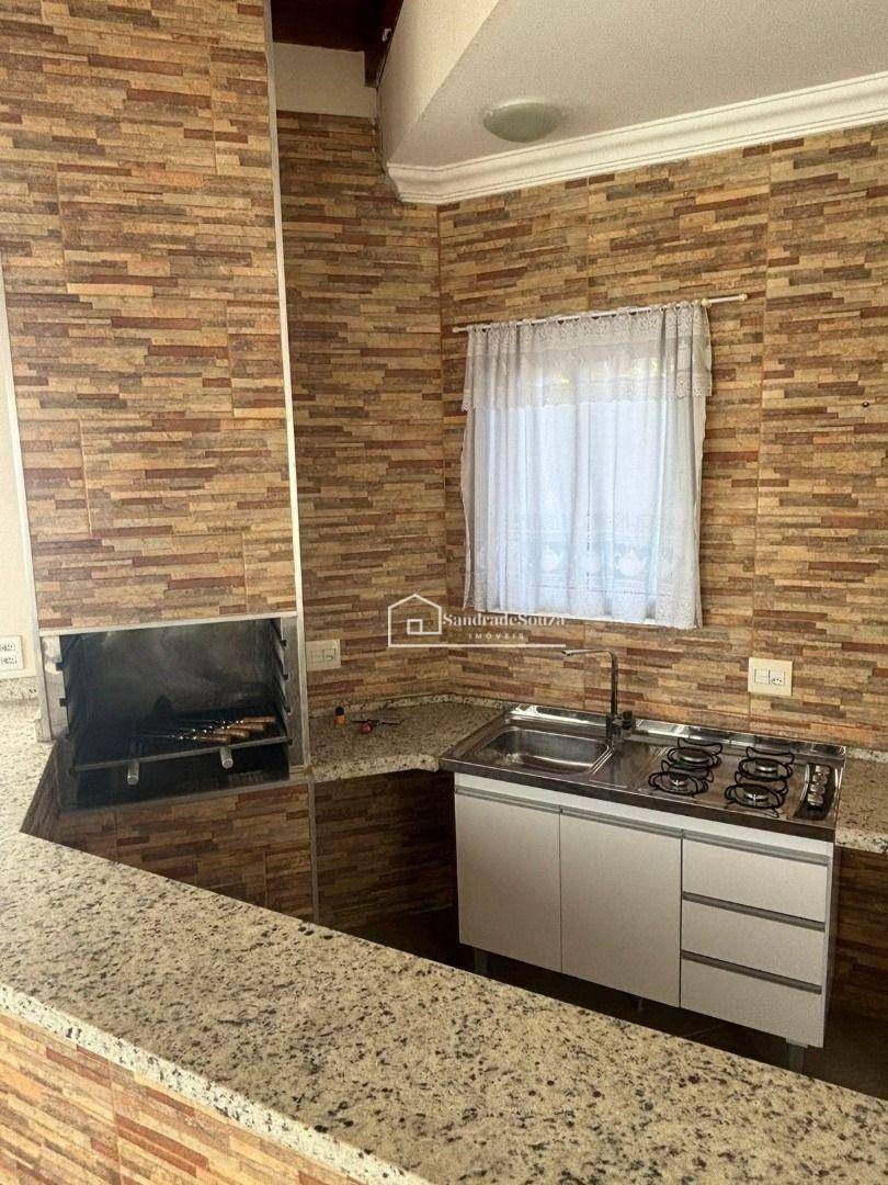 Casa de Condomínio para alugar com 4 quartos, 240m² - Foto 3