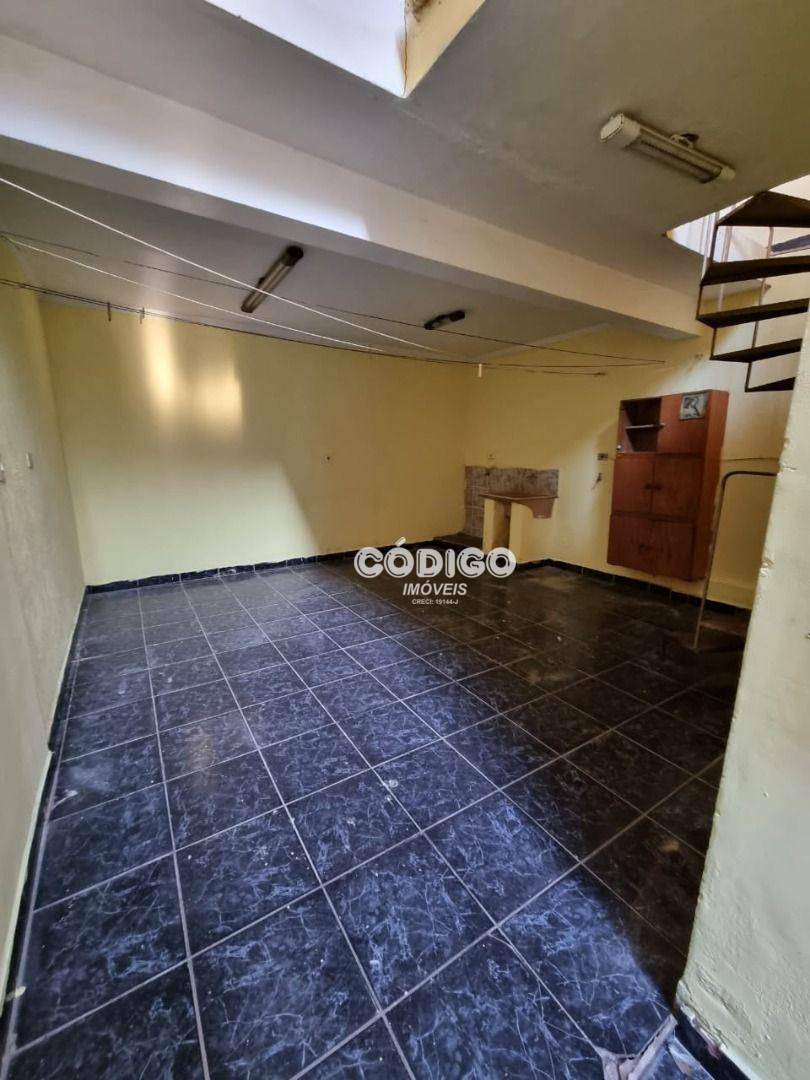 Sobrado para alugar com 3 quartos, 300m² - Foto 13