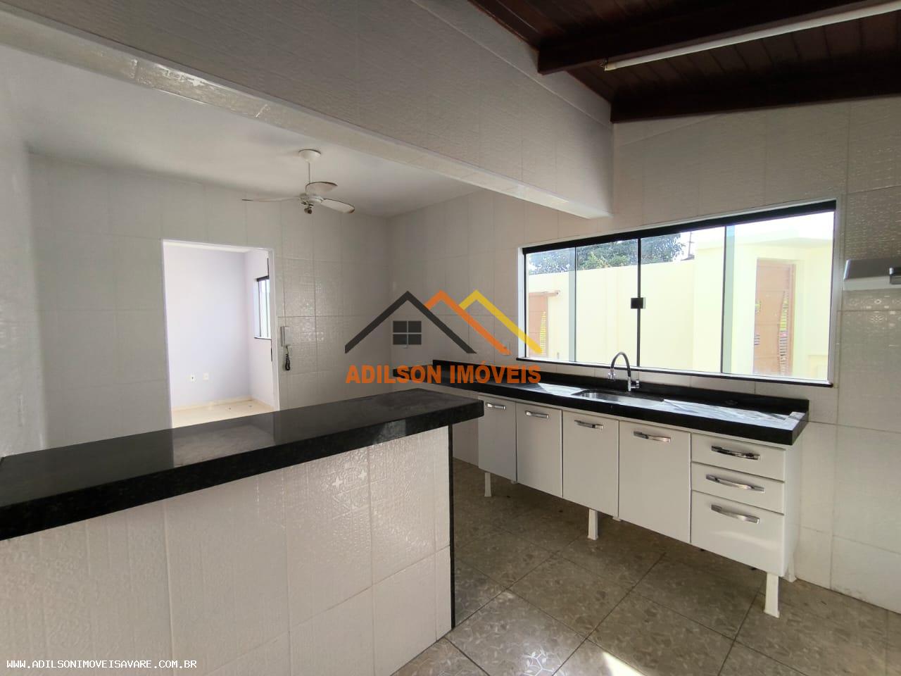 Casa à venda com 3 quartos, 200m² - Foto 1