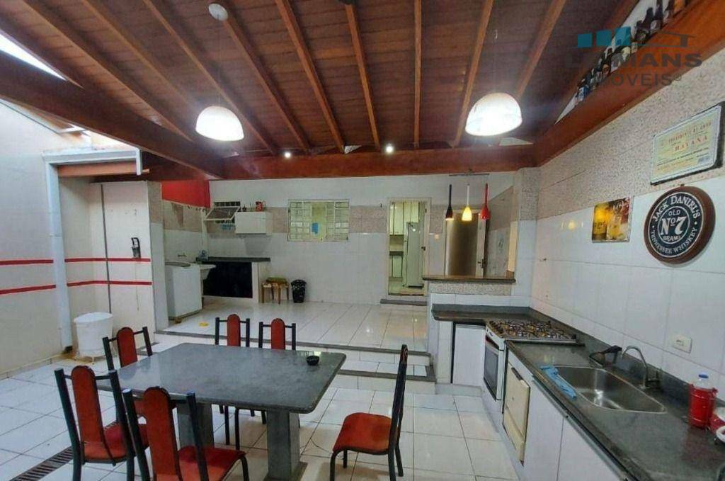 Casa à venda com 3 quartos, 200m² - Foto 1