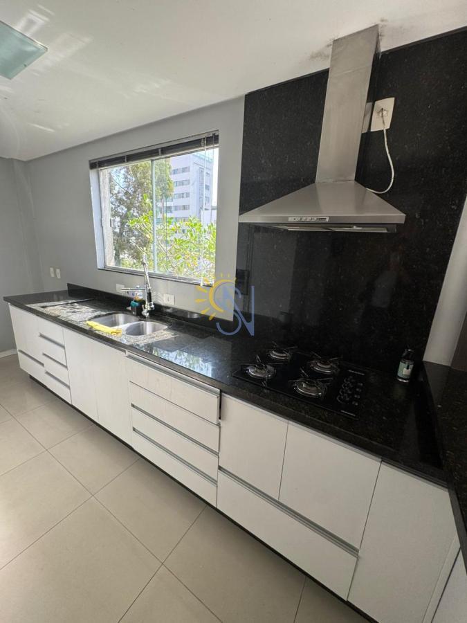 Apartamento para alugar com 3 quartos, 162m² - Foto 2