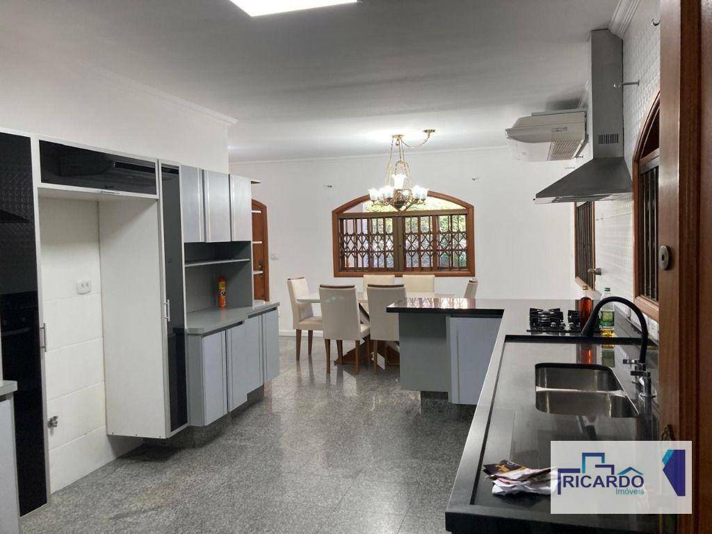 Casa à venda e aluguel com 3 quartos, 298m² - Foto 17