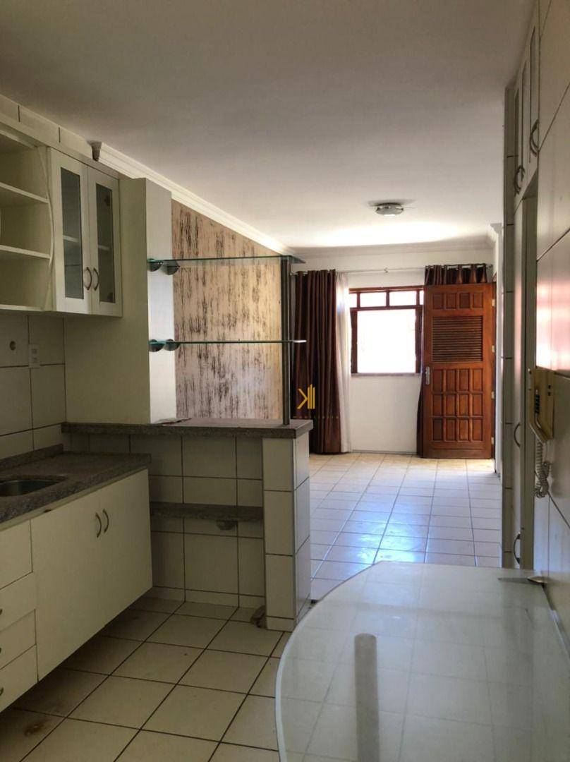 Apartamento à venda com 2 quartos, 67m² - Foto 2