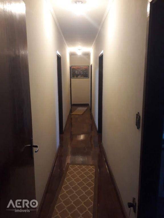 Casa para alugar com 4 quartos, 300m² - Foto 2