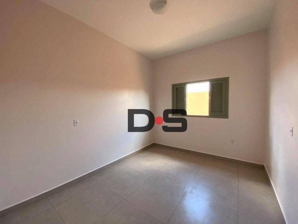 Casa à venda com 3 quartos, 100m² - Foto 4