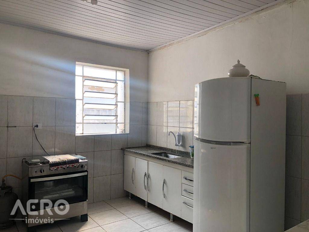 Casa à venda com 3 quartos, 160m² - Foto 2