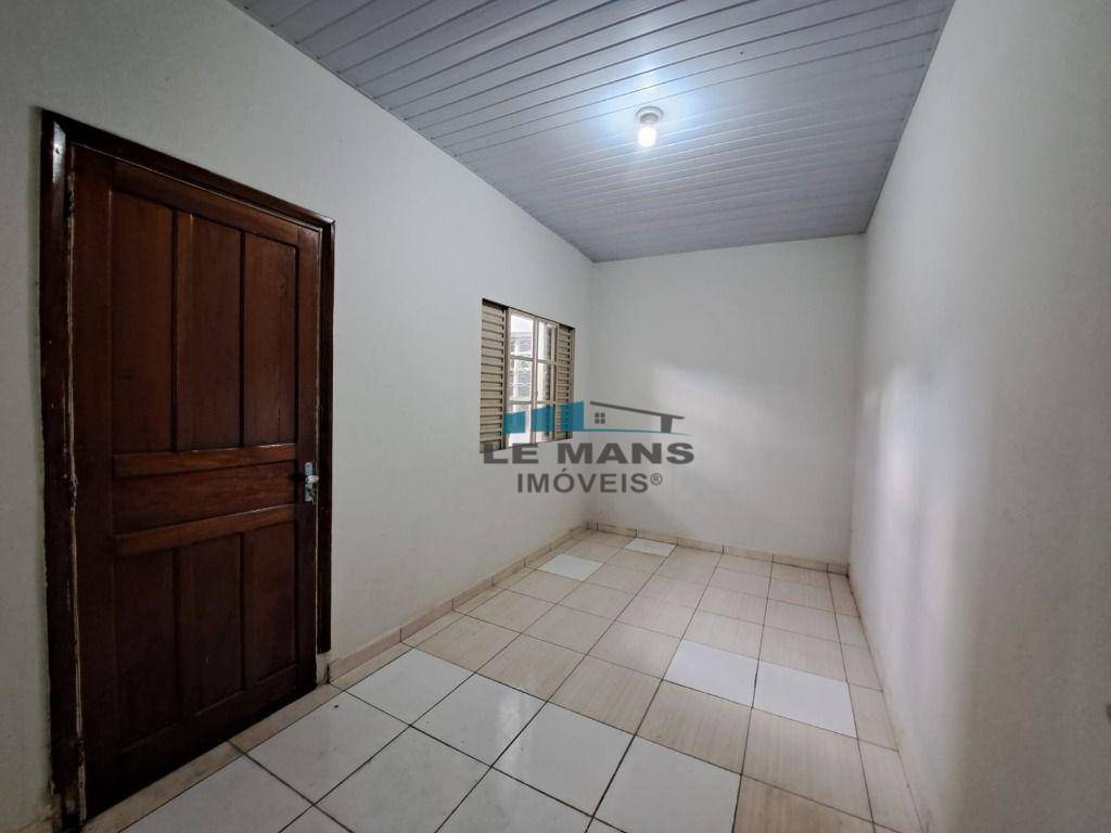 Casa para alugar com 4 quartos, 172m² - Foto 11