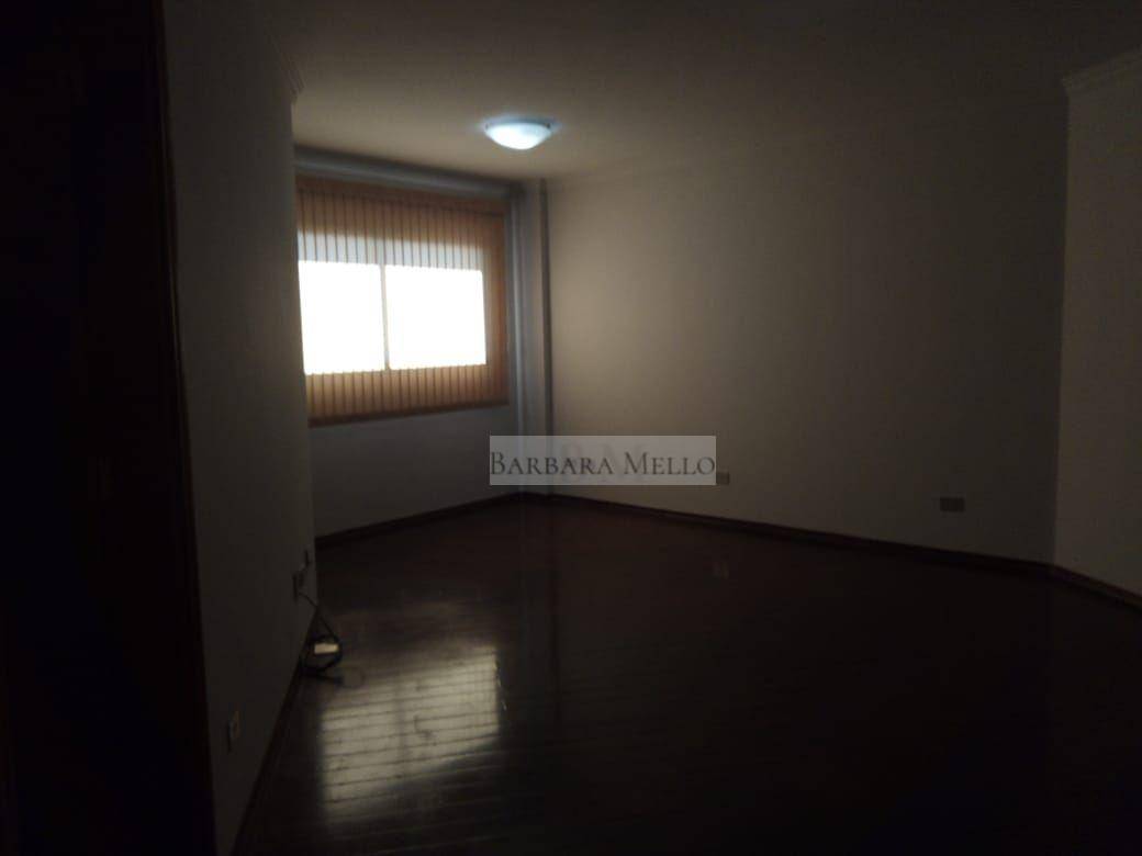 Apartamento para alugar com 3 quartos, 130m² - Foto 3