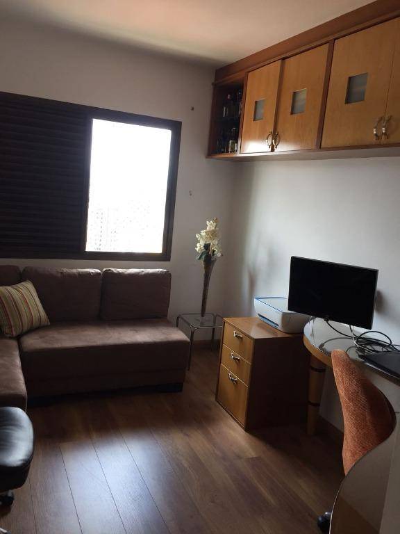 Apartamento à venda com 4 quartos, 180m² - Foto 1