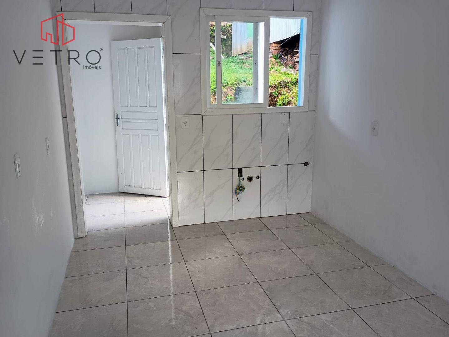 Casa à venda com 2 quartos, 60m² - Foto 4