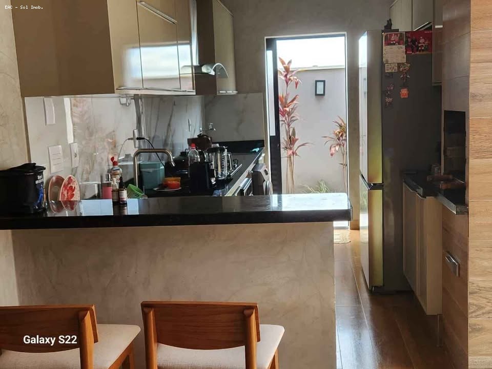 Casa de Condomínio à venda com 3 quartos, 150m² - Foto 2