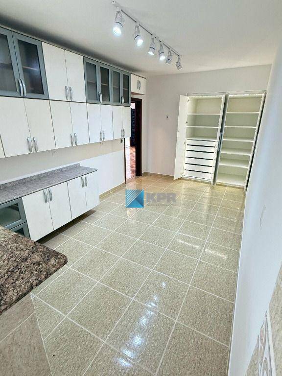 Casa à venda com 6 quartos, 270m² - Foto 10