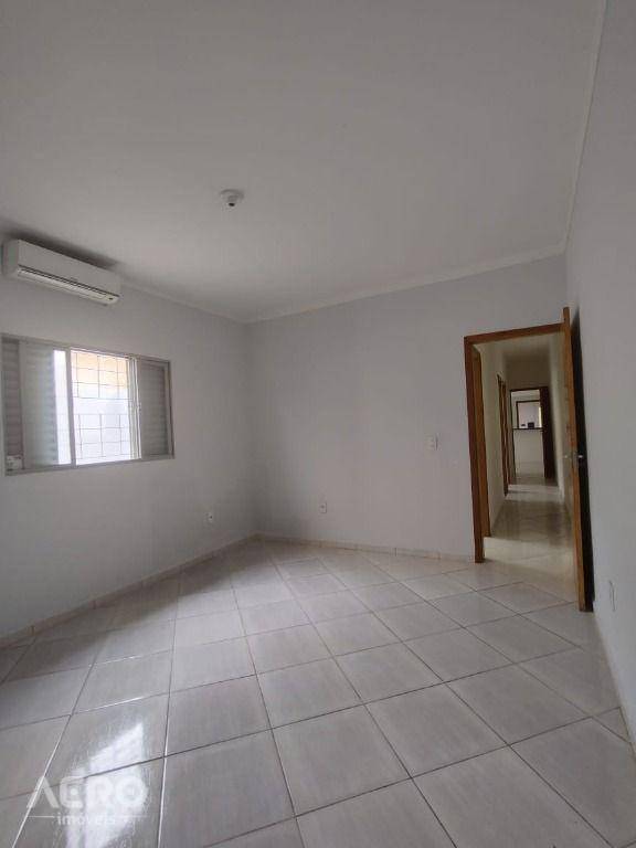 Casa à venda com 3 quartos, 104m² - Foto 4